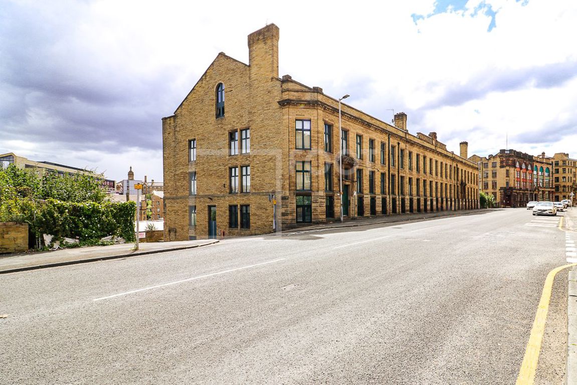 Flat Sunbridge Road in Bradford