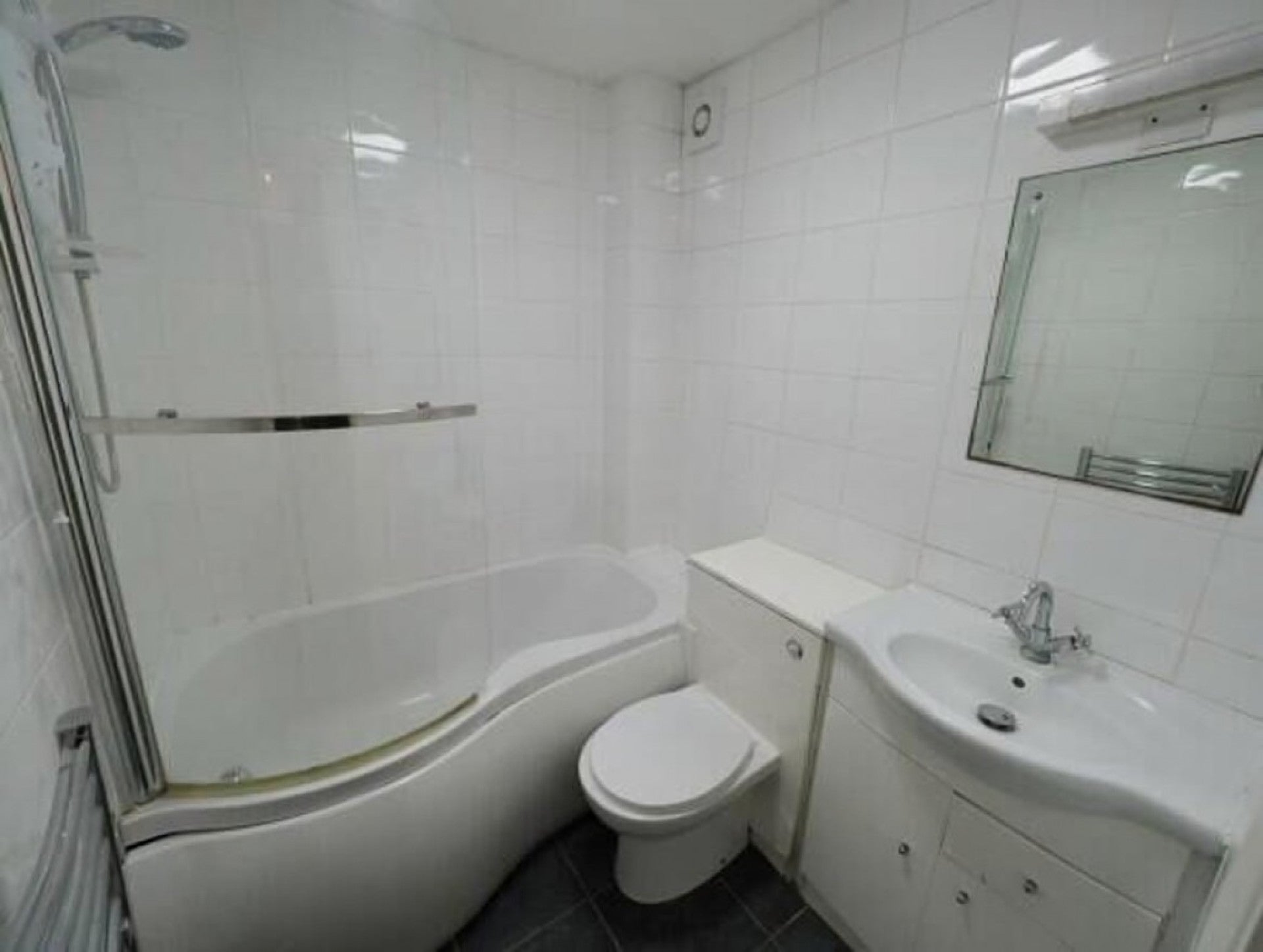 Flat Wetton Place in Borough of Runnymede