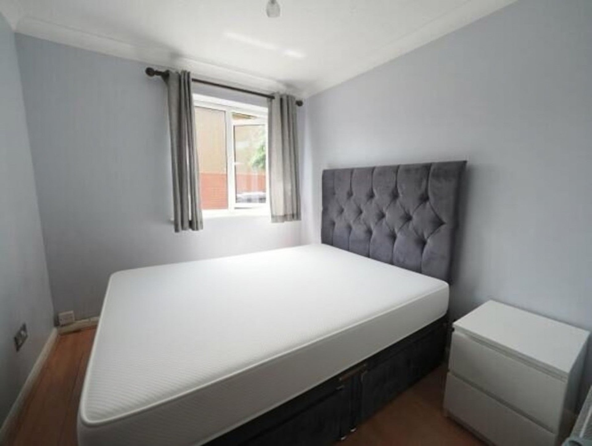 Flat Wetton Place in Borough of Runnymede