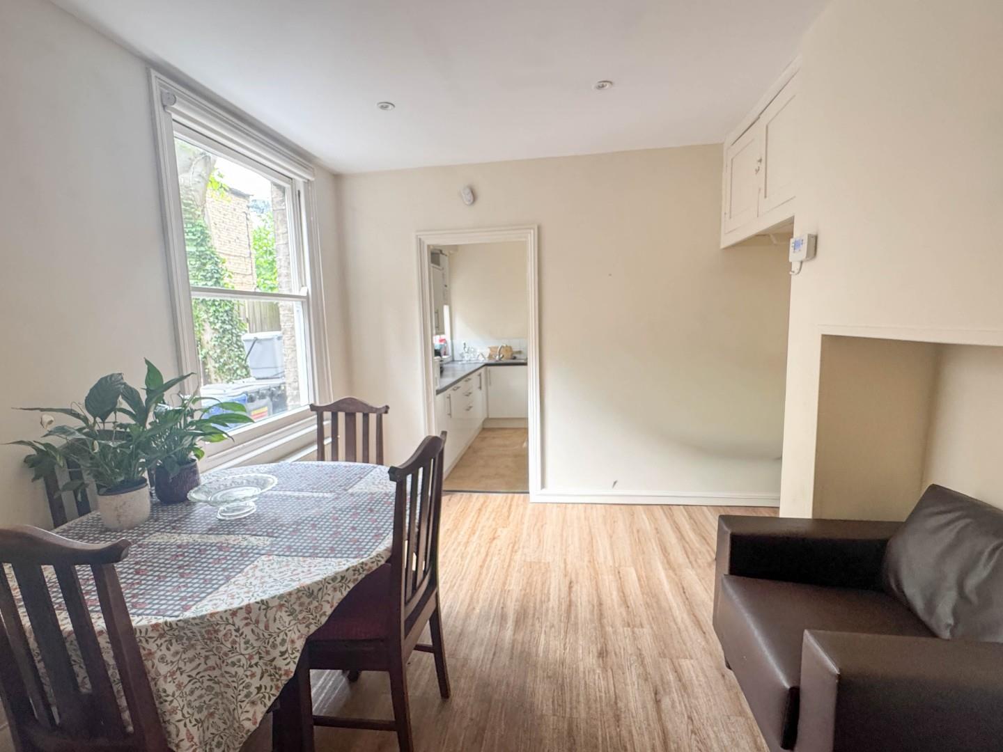 Room Cherry Hinton Road in Cambridge