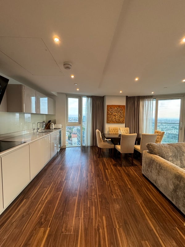 Flat Alie Street in Greater London