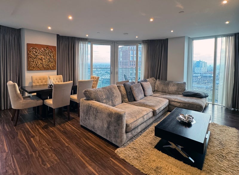 Flat Alie Street in Greater London