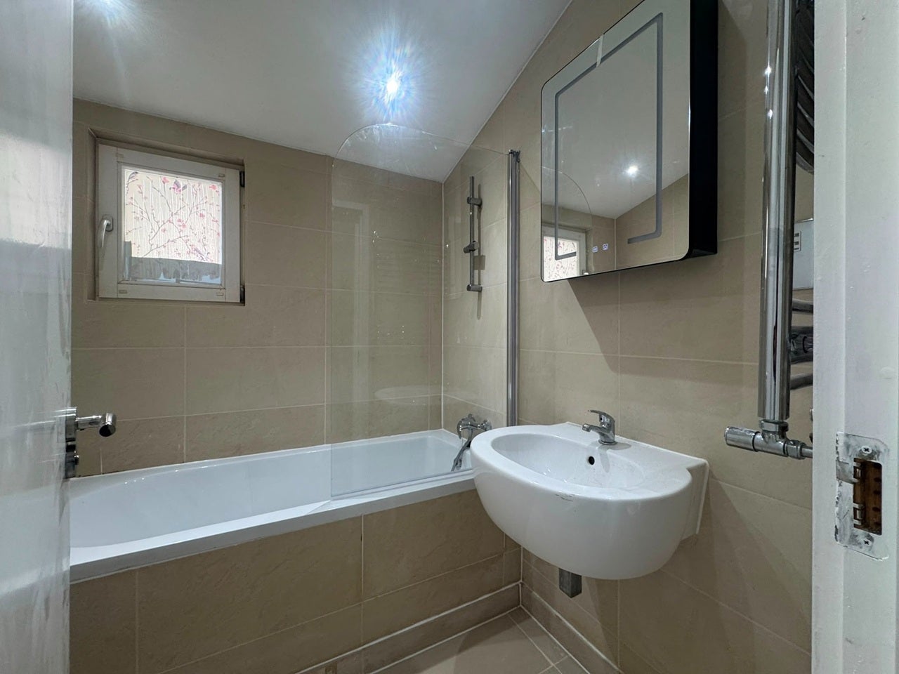Flat Westcote Road in Greater London
