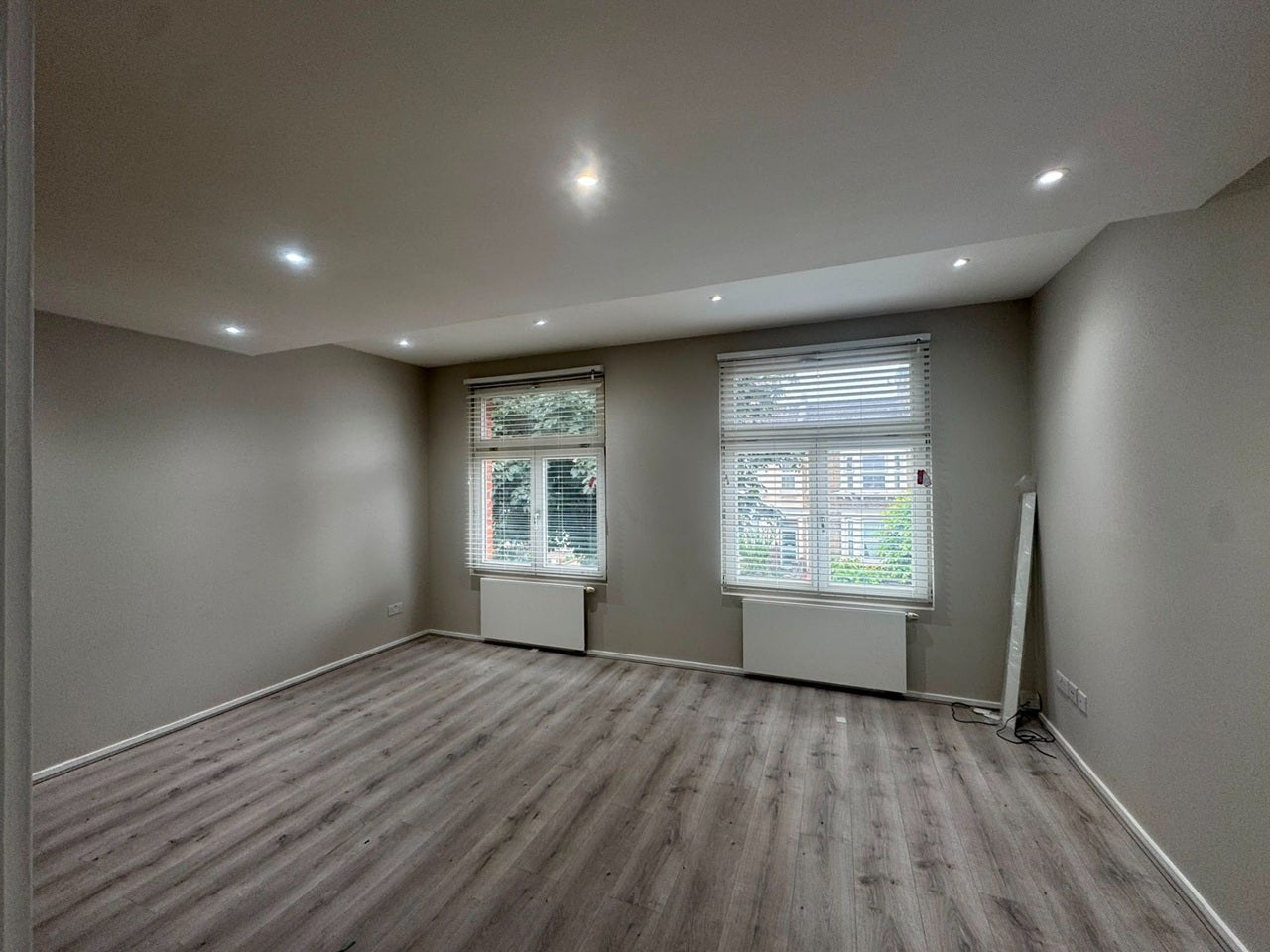 Flat Westcote Road in Greater London