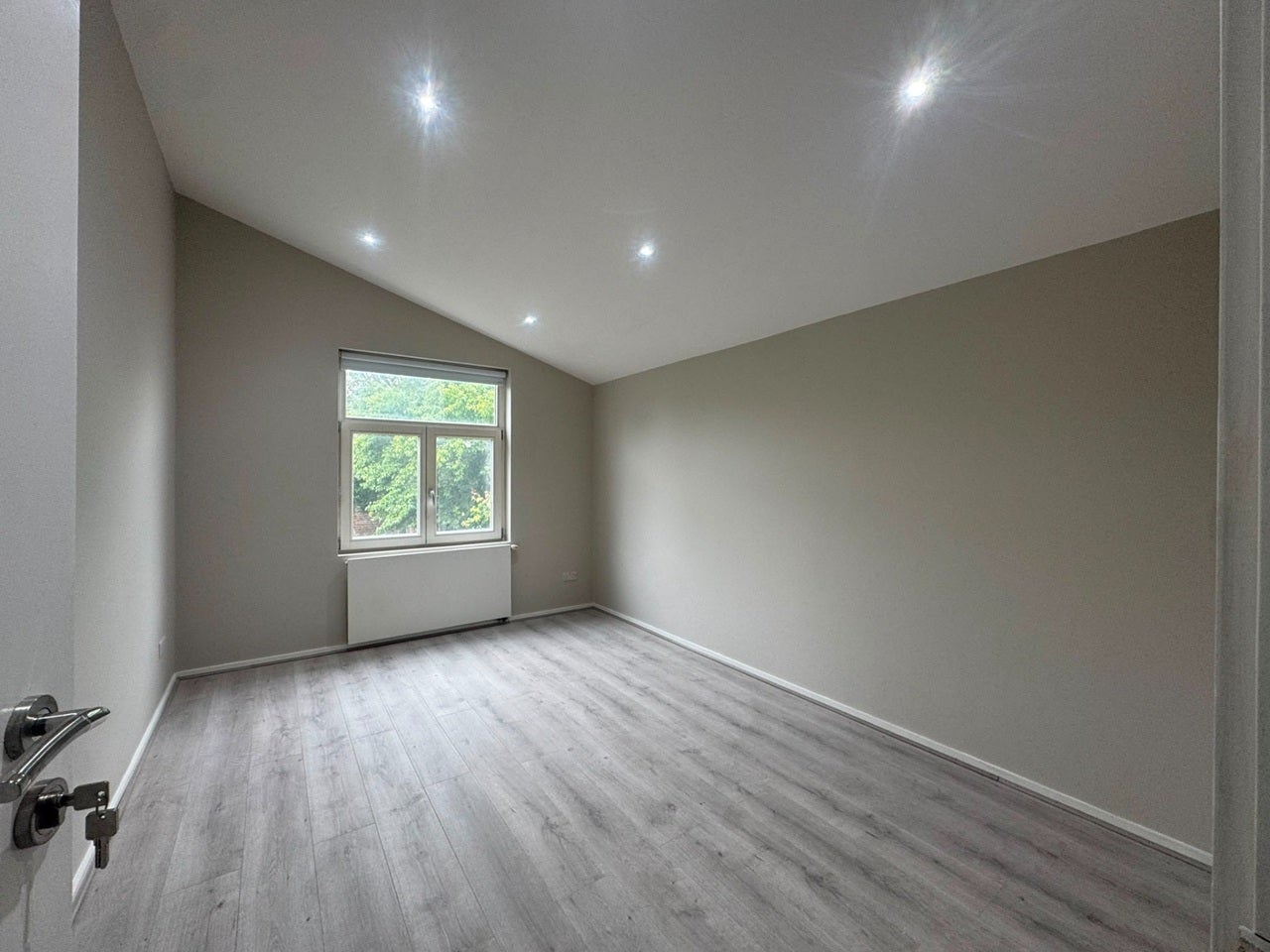 Flat Westcote Road in Greater London