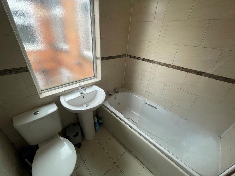 Room Thurlow Road in Leicester