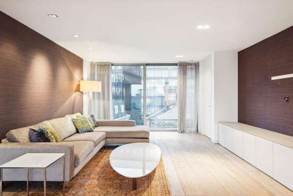 Flat Magdalen Street in Greater London
