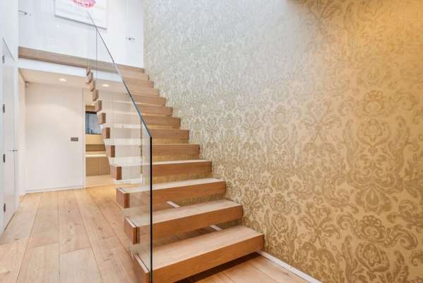 Flat Magdalen Street in Greater London