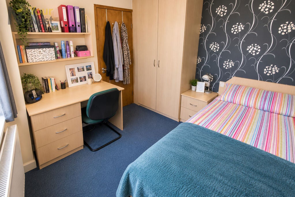 Room Harold Walk in Leeds