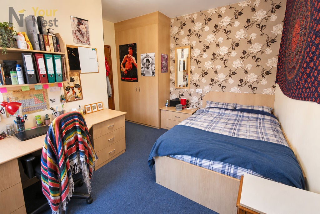 Room Harold Walk in Leeds