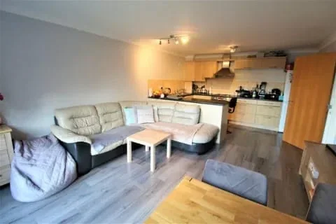 Flat Clarence Road in Grays