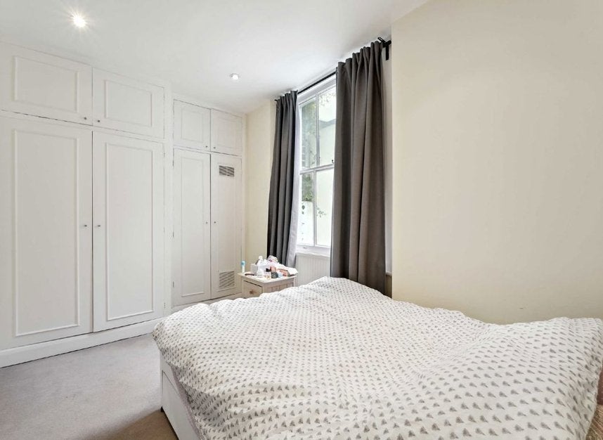 Flat Holland Park Avenue in Greater London