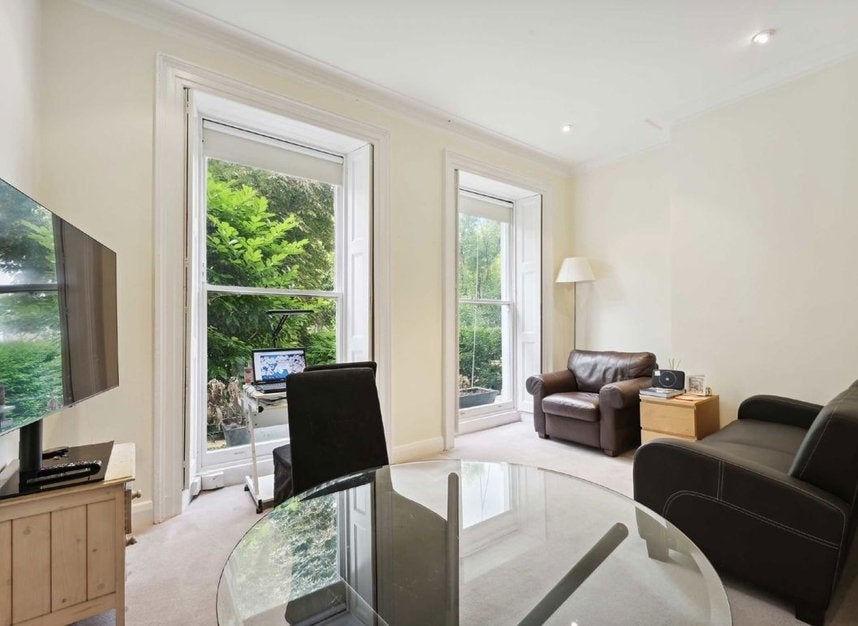 Flat Holland Park Avenue in Greater London