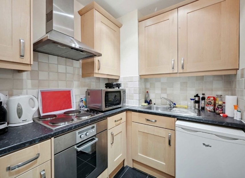 Flat Holland Park Avenue in Greater London