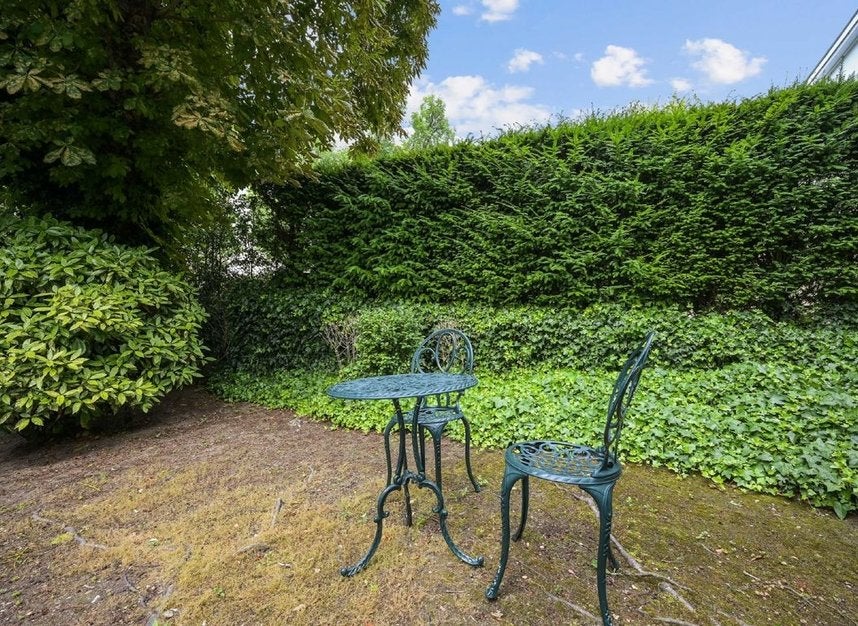 Flat Holland Park Avenue in Greater London