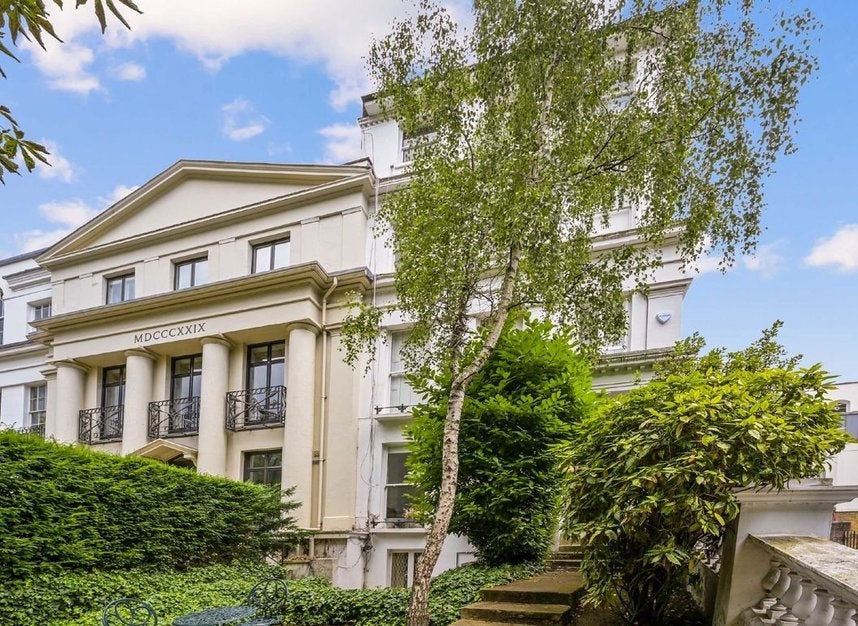 Flat Holland Park Avenue in Greater London