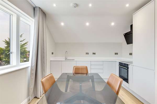 Flat Purley Avenue in Greater London