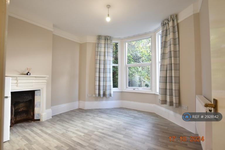 Flat Harthill Drive in Luton