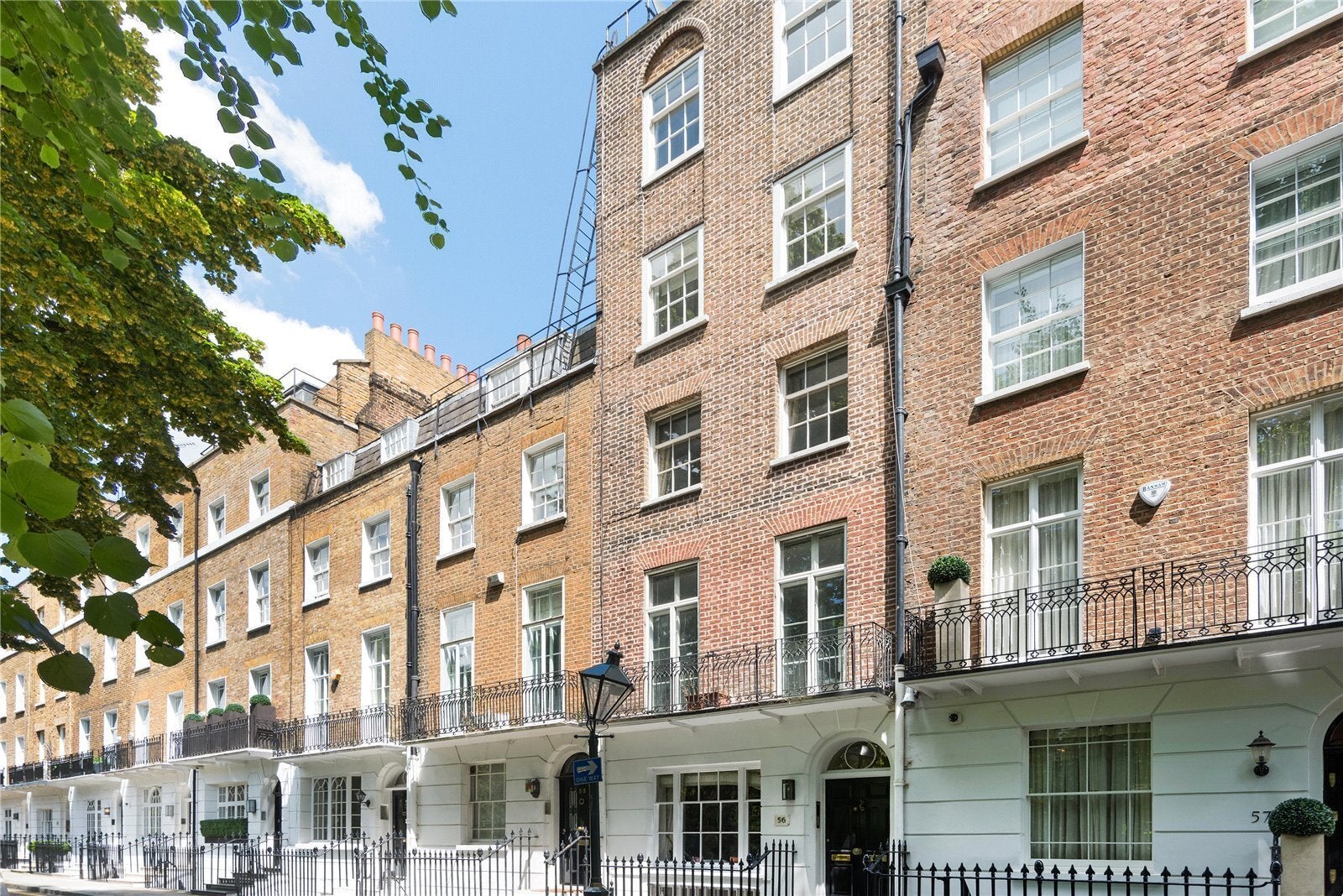 Flat Brompton Square in Greater London