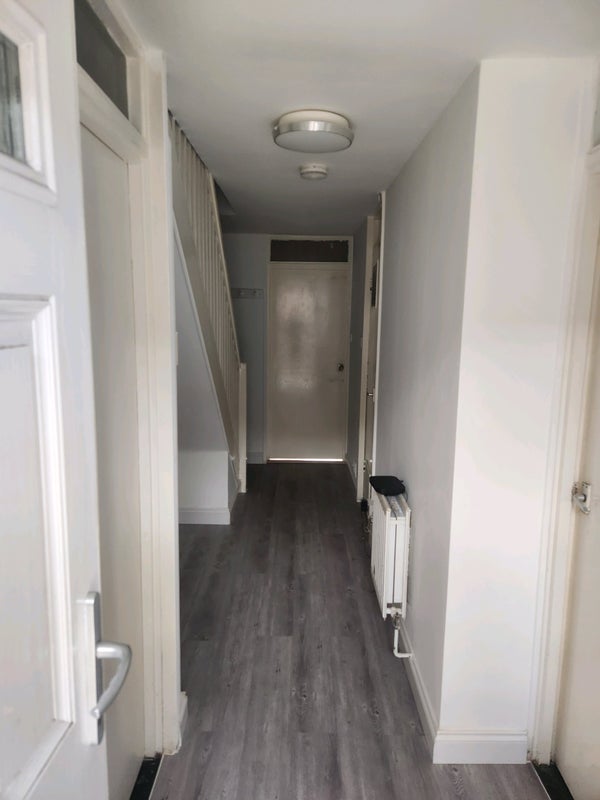 Room Eastbourne Road in Greater London