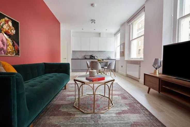 Flat Bloomsbury Way in Greater London