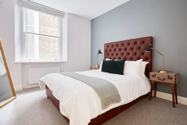 Flat Bloomsbury Way in Greater London