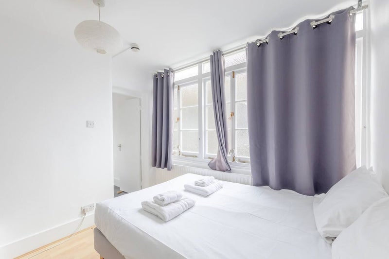 Room Peacock Yard in Greater London