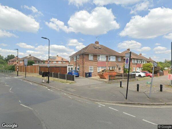 Flat Islip Manor Road in Greater London