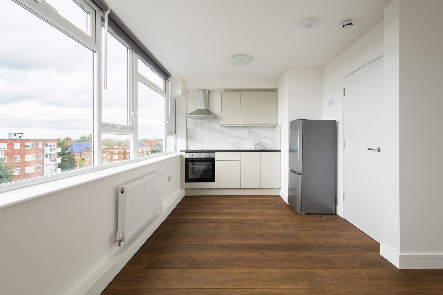 Flat Ballards Lane in Greater London