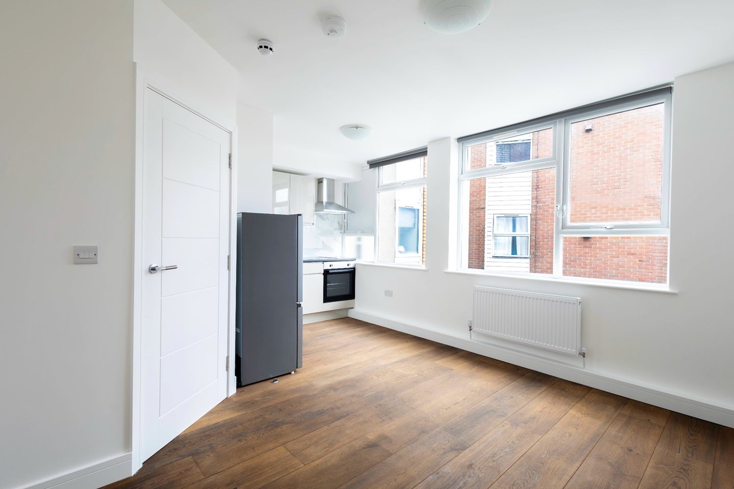 Flat Ballards Lane in Greater London