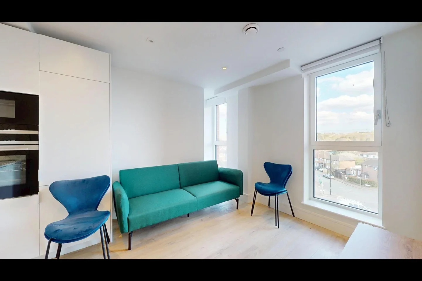 Flat Coombe Lane in Greater London