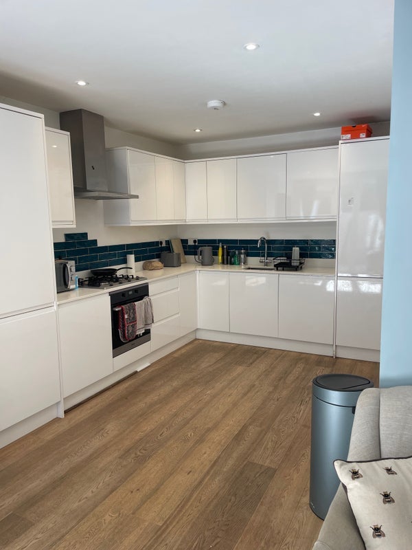 Room Yukon Road in Greater London