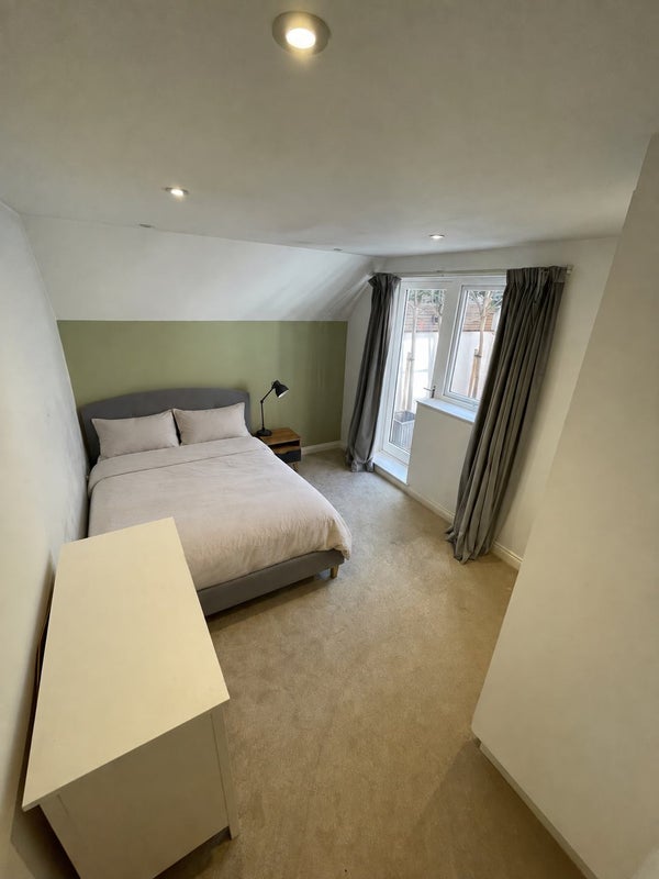 Room Yukon Road in Greater London