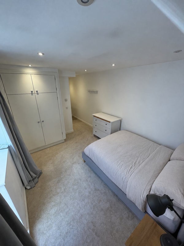 Room Yukon Road in Greater London
