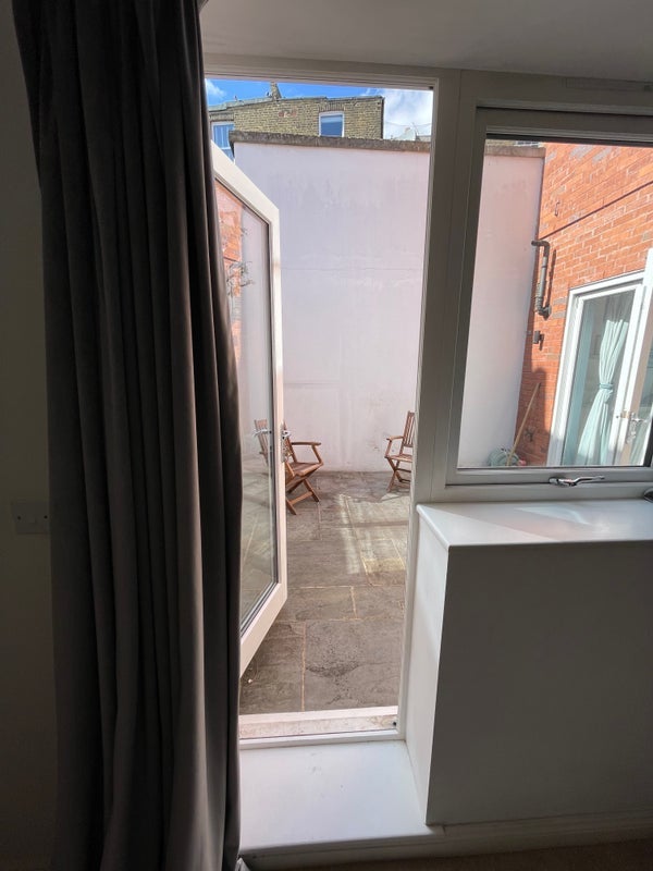 Room Yukon Road in Greater London
