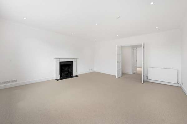 Flat Onslow Square in Greater London