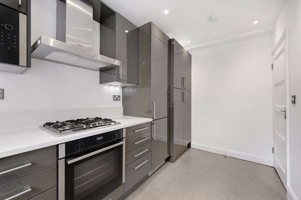 Flat Onslow Square in Greater London