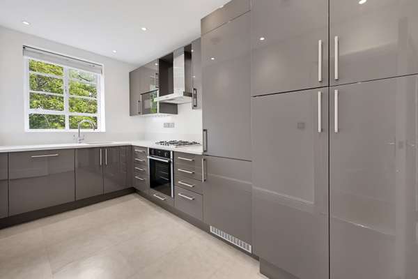 Flat Onslow Square in Greater London
