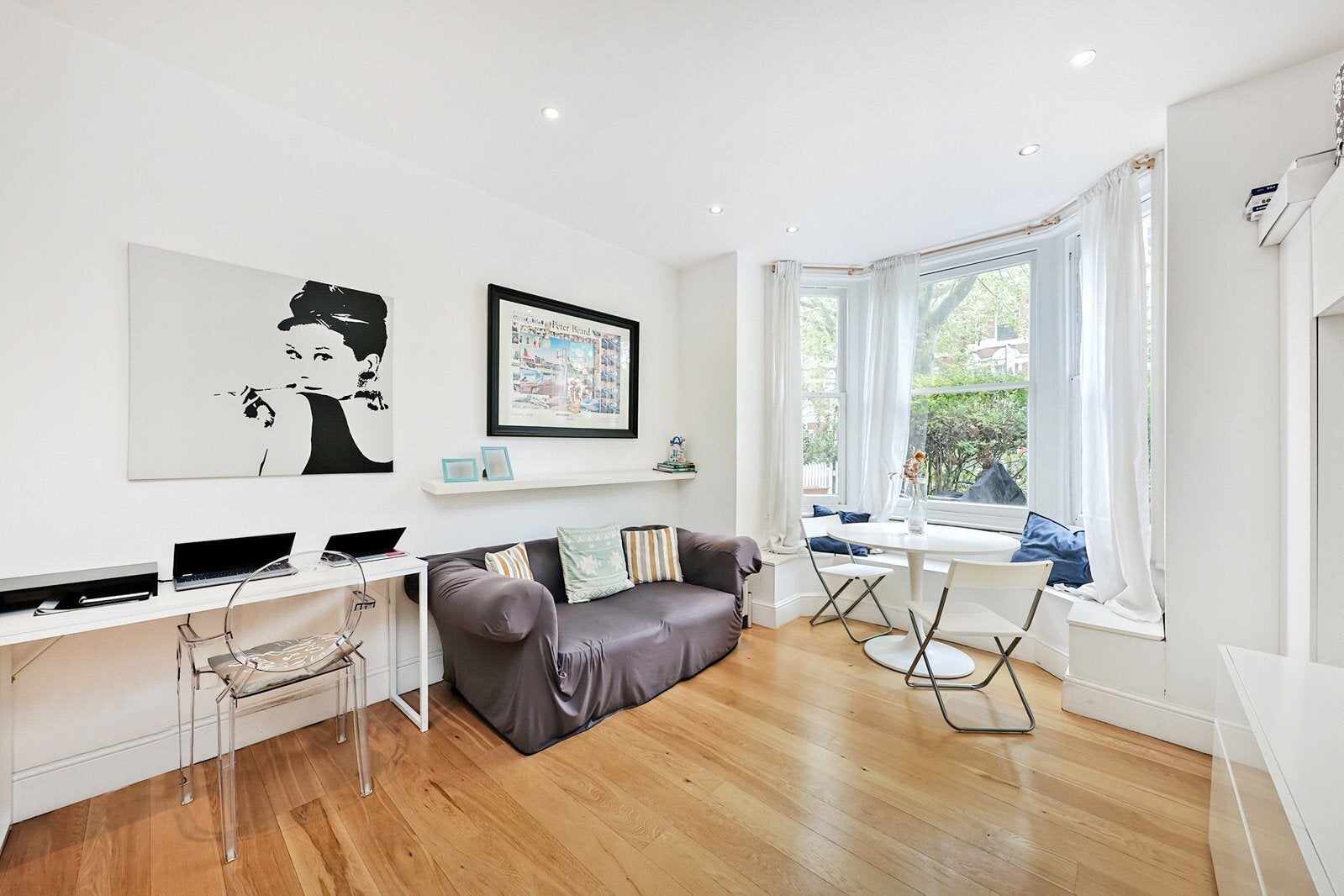 Flat Prince of Wales Drive in Greater London