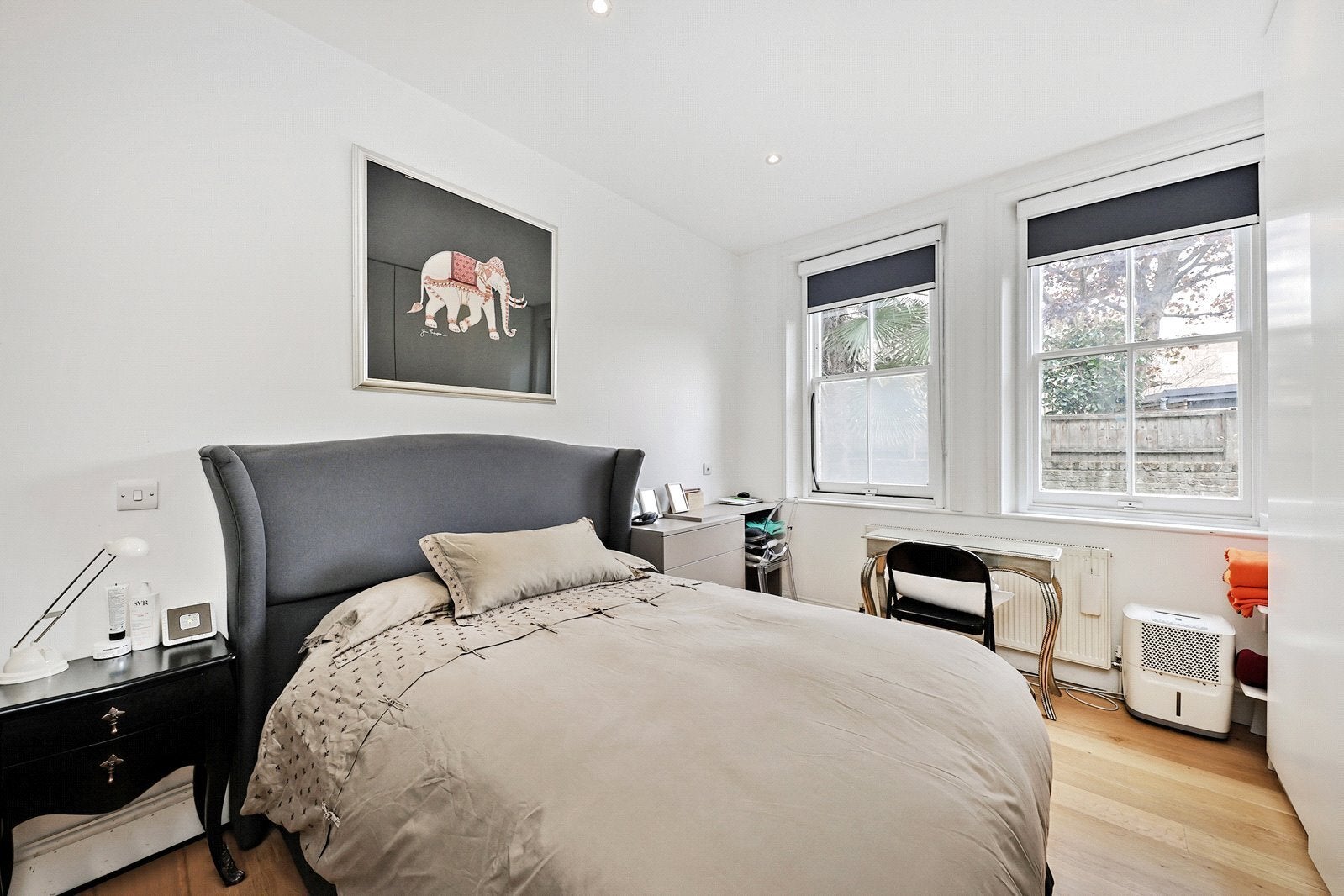 Flat Prince of Wales Drive in Greater London