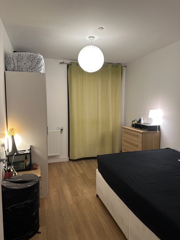 Room Booth Road in Greater London