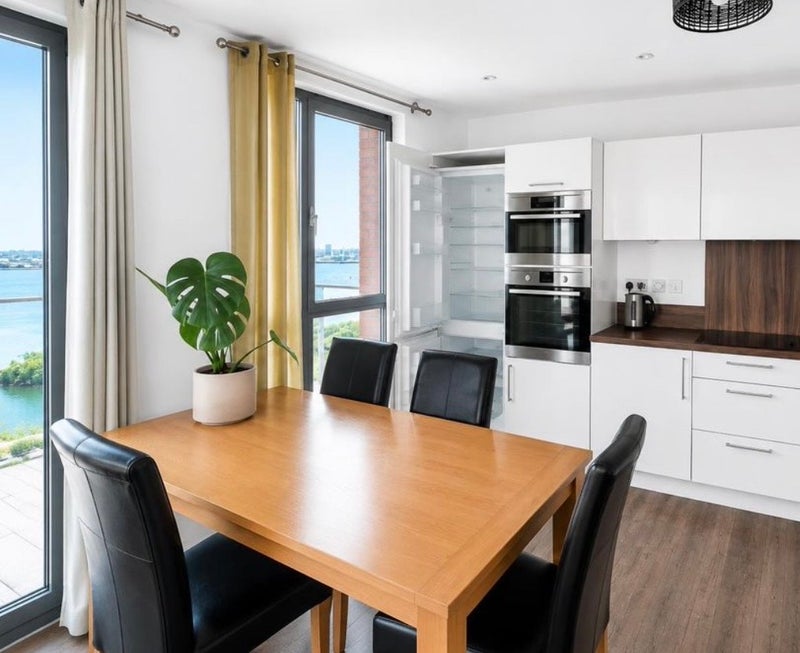 Room Booth Road in Greater London