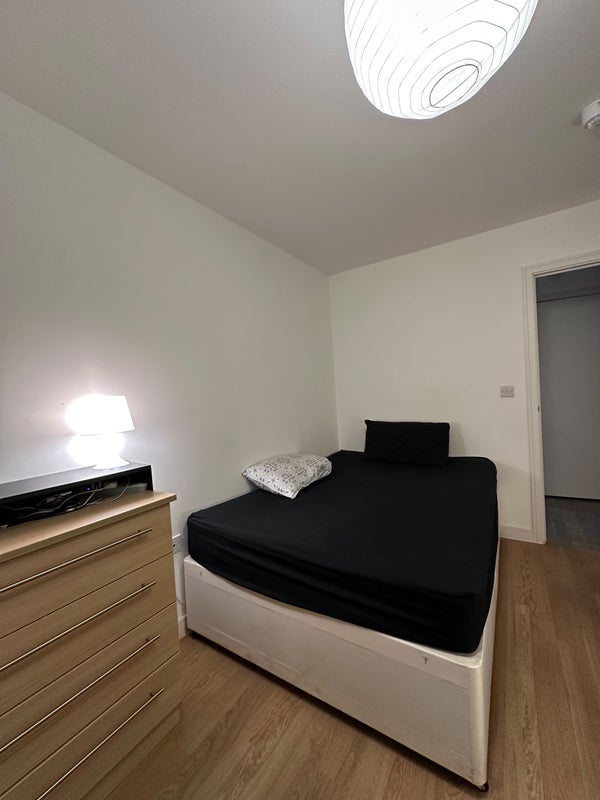 Room Booth Road in Greater London