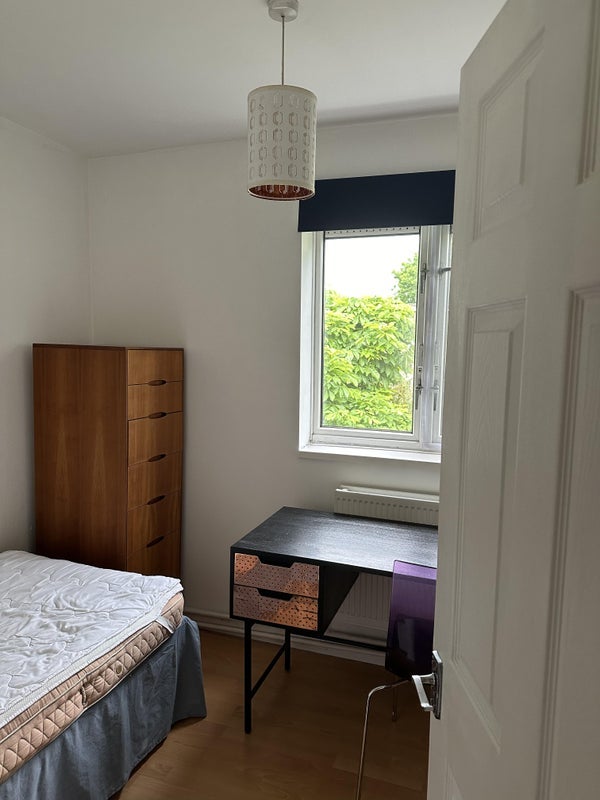 Room Windlesham Grove in Greater London