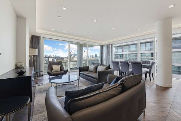 Flat Potters Fields in Greater London