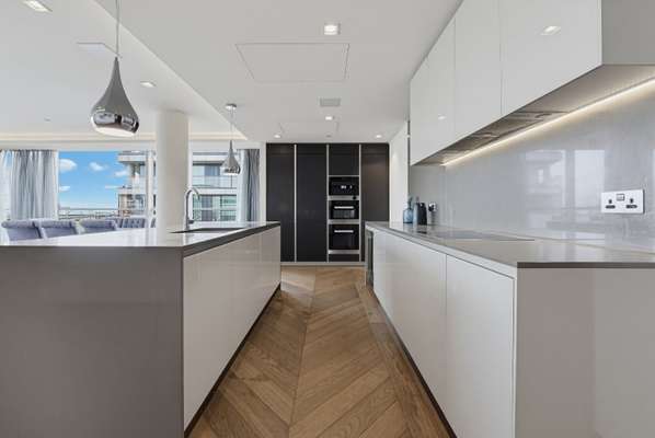 Flat Potters Fields in Greater London