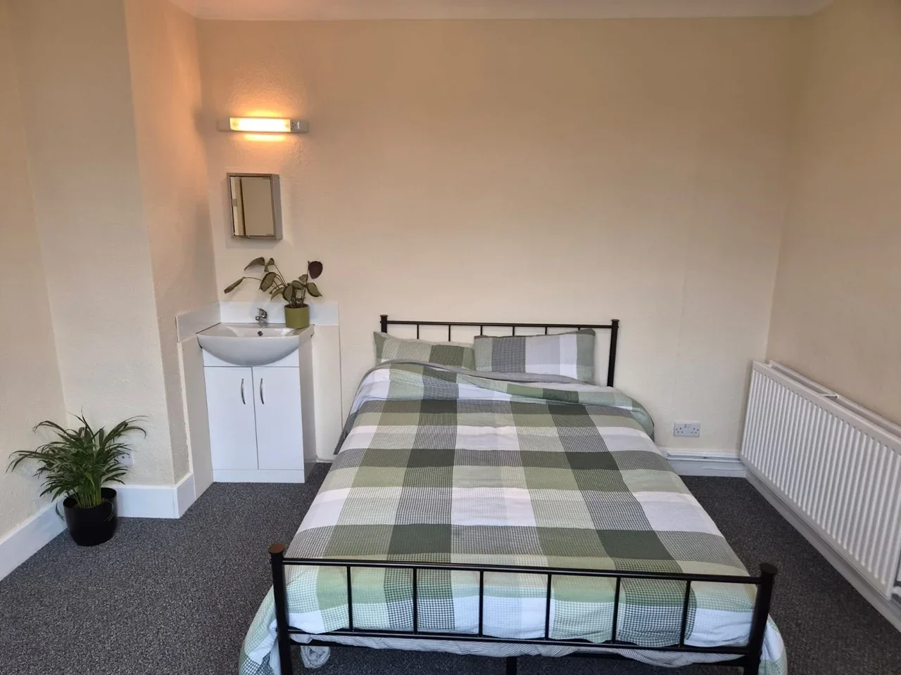 Room Springfield Park Avenue in Chelmsford