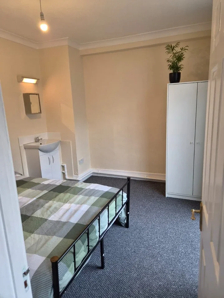 Room Springfield Park Avenue in Chelmsford