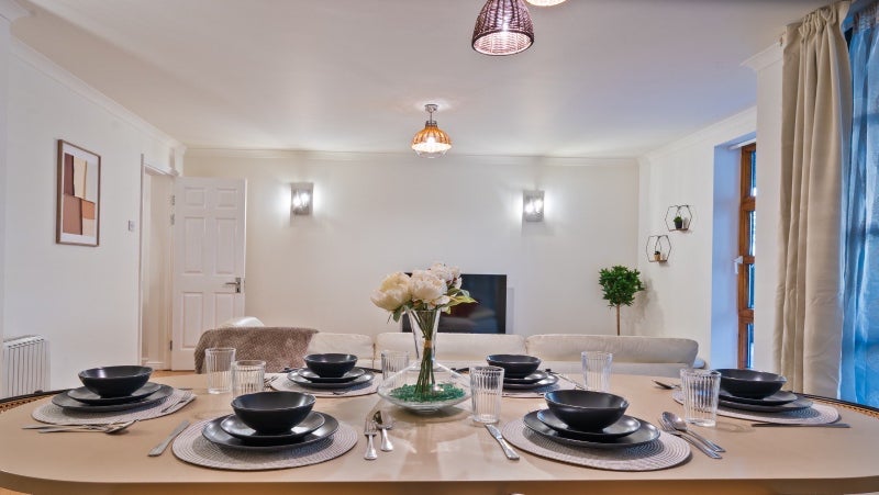 Flat Meridian Place in Greater London