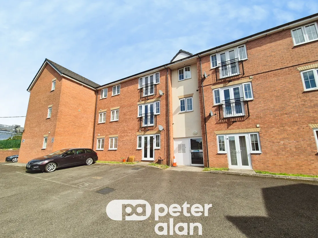 Flat Phillip Court in Newport